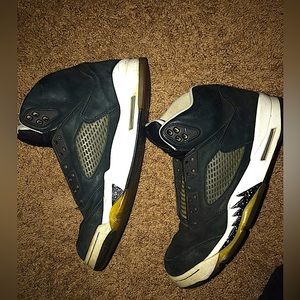 Jordan Retro 5’s Oreo Mens Size 11  -  (2013)